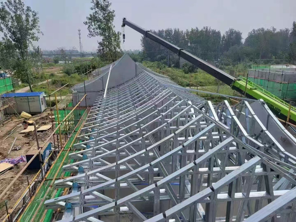 改拆后正在重建的轻钢别墅
